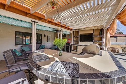 Covered Patio | Kitchen | Gas Grill | Patio Heaters