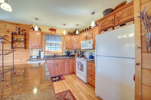 Kitchen | Basic Cooking Essentials | Keurig & Drip Coffee Makers | Dishwasher