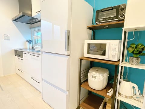 Fridge, microwave, stovetop, cookware/dishes/utensils