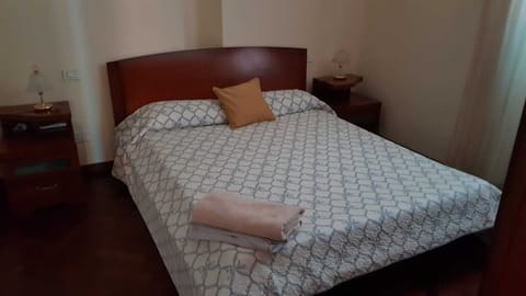 4 bedrooms, internet, bed sheets