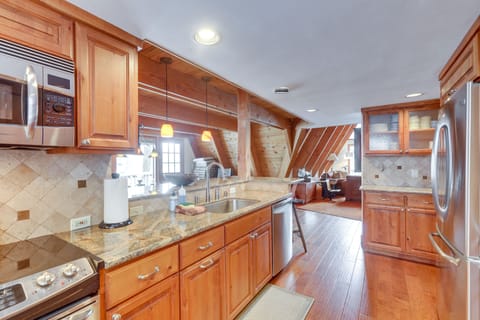 Kitchen | Cooking Basics & Spices | Coffee Maker | 2nd Floor (Main Level)