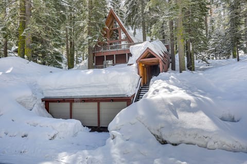 Parking | Garage (2 Vehicles) | Free Street Parking