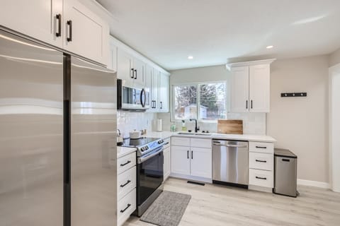 Fully Stocked Kitchen (Main Floor)