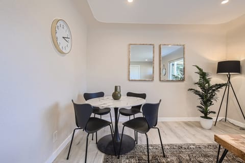 Breakfast and Dining Area (Main Floor)