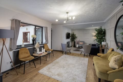 Living Room / Lounge