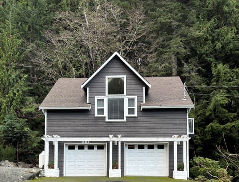 Parking for 2 vehicles on driveway.