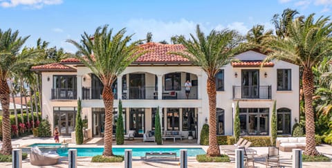 Venice of America at its Finest. This open floor plan villa is nestled in the middle of Nurmi Isles, just off the picturesque Las Olas Boulevard.