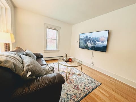 Living room with 65" Smart TV