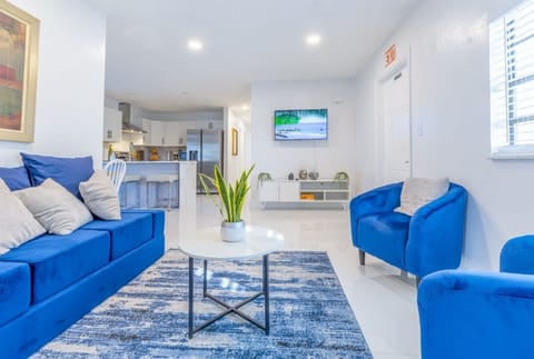 Living area | Smart TV, table tennis