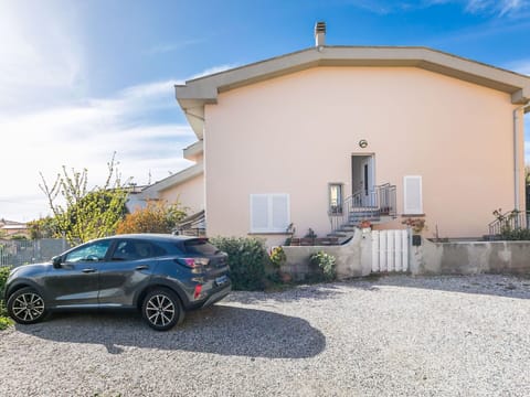 Water, Sky, Building, Plant, Property, Swimming Pool, Azure, Tree, Window, House