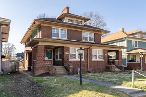 ⭐️⭐️⭐️⭐️⭐️ “A nice neighborhood, short drive to downtown Indy and easy to navigate to/from. Would recommend to any group looking for a vacation rental with a lot of personality.