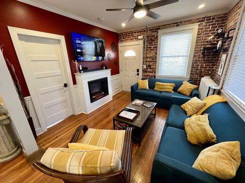 Living area | Smart TV, fireplace, video games, DVD player