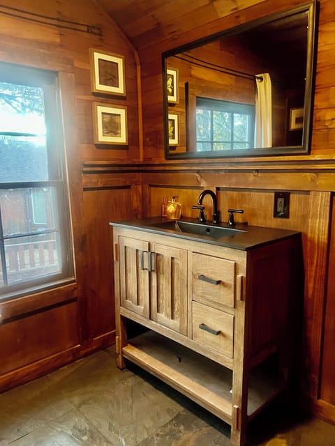 Full bathroom in master bedroom