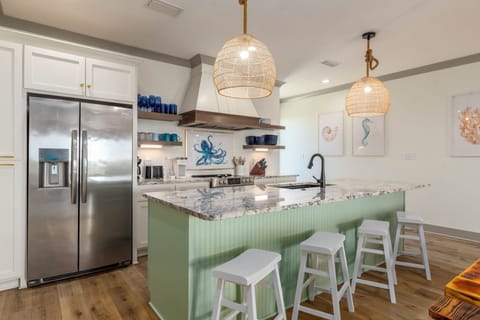 Seas The Moment Kitchen with Island and Seating