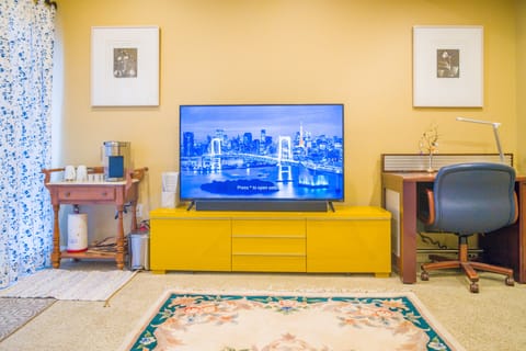 Smart TV with Roku box and surrounding sound