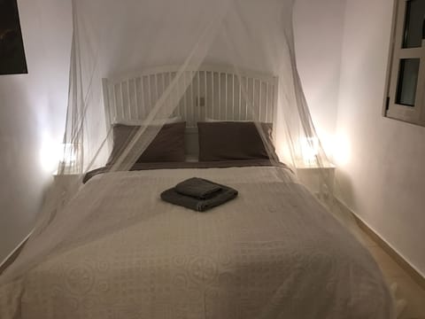 5 bedrooms, internet, bed sheets