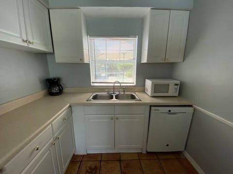 Microwave, oven, stovetop, coffee/tea maker