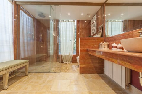 Combined shower/tub, jetted tub, hair dryer, bidet