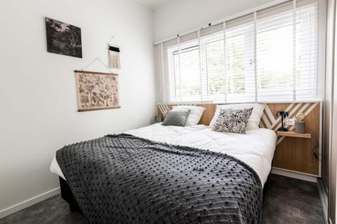 2 bedrooms, bed sheets