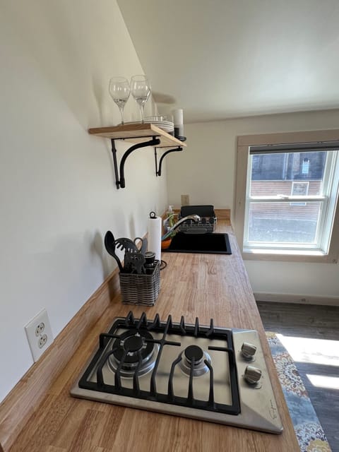 Fridge, coffee/tea maker, electric kettle, dining tables