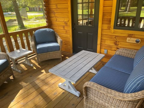 Screened-in, furnished porch for relaxing.
