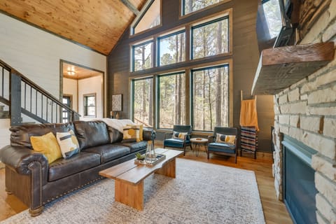 Broken Bow Vacation Rental | 2BR | 2.5BA | 1,600 Sq Ft | Stairs Required