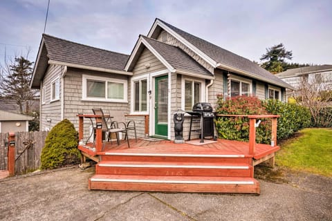 Gold Beach Vacation Rental | 2BR | 1BA | Stairs Required | 855 Sq Ft