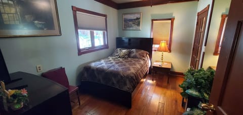 2 bedrooms, desk, iron/ironing board, travel crib