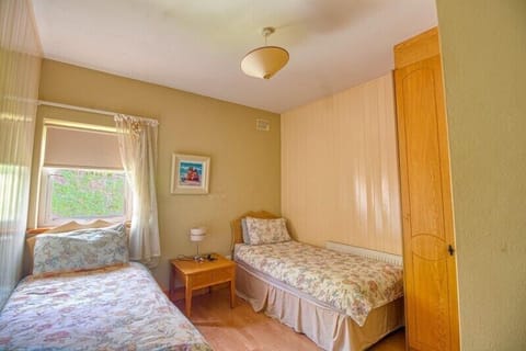 7 bedrooms, iron/ironing board, internet, bed sheets