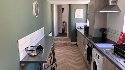 Kitchen with Washer and Fridge 