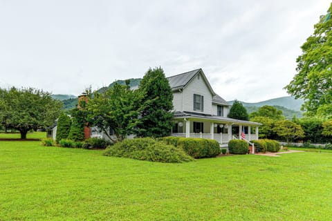 Maggie Valley Vacation Rental | 4BR | 4BA | Step-Free Access | 3,500 Sq Ft