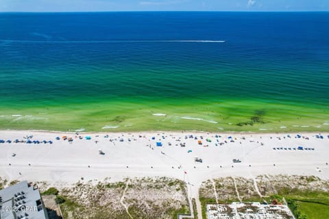 Beach nearby, sun loungers, beach towels