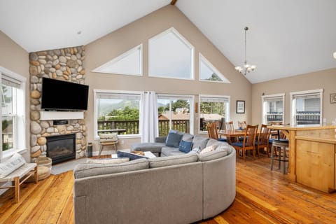 Welcome to Paradise Found. We hope we get to host you at this lovely Lincoln City rental. Please reach out with any questions.