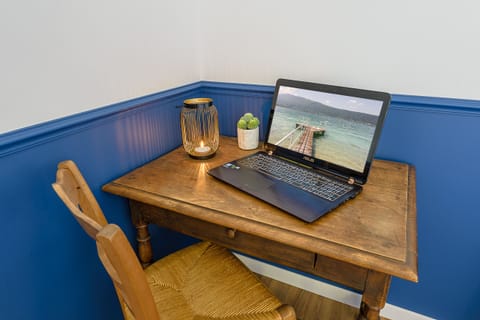 Bedroom " Le Semnoz" - office - 1st floor