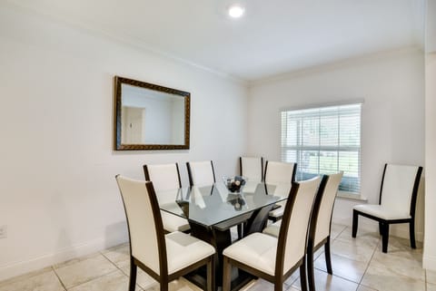 Additional Dining Area | Dining Table