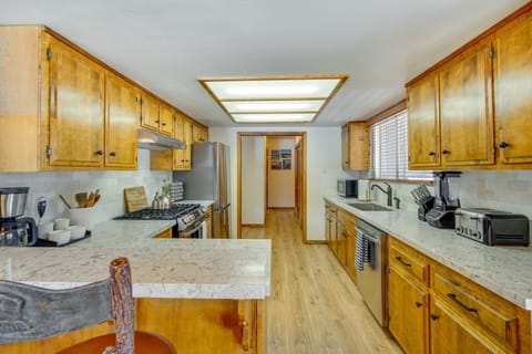 Kitchen | Equipped w/ Cooking Essentials