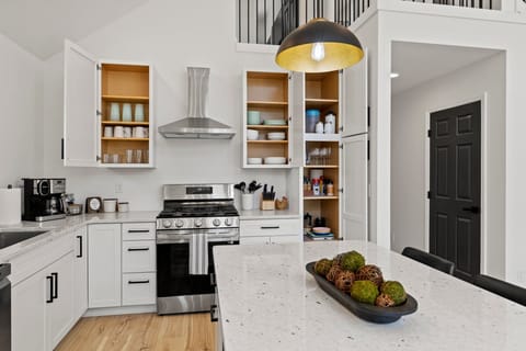 Prepare delicious meals and treats in our fully-stocked vacation rental kitchen. Complete with a waffle maker, slow cooker, rice cooker, blender pots/pans, and a variety of bakeware to meet all of your cooking needs.