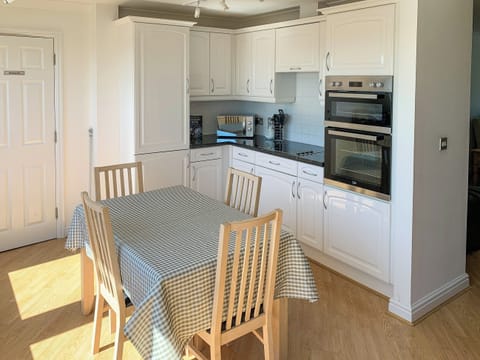 Kitchen/diner | Flat 18 Pochin House, St. Austell