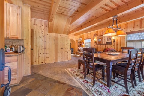 Nicely appointed living room / dining area / kitchen with leather furniture, gas stove & large flatscreen SmartTV.