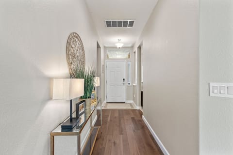 Entry way
