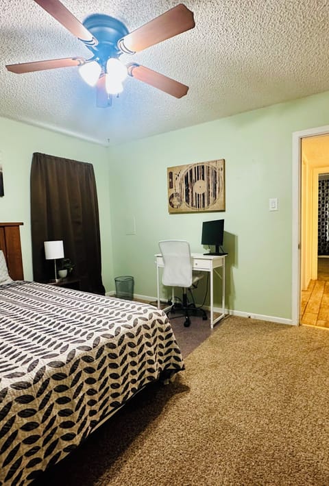 Office space inside queen bedroom