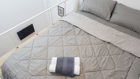 1 bedroom, internet, bed sheets