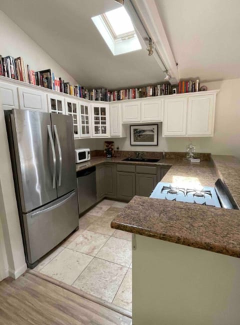 Guest house not included but available. Please ask me if you’re interested.