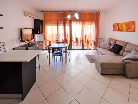 Table, Furniture, Property, Couch, Picture Frame, Building, Lighting, Comfort, Interior Design, Floor