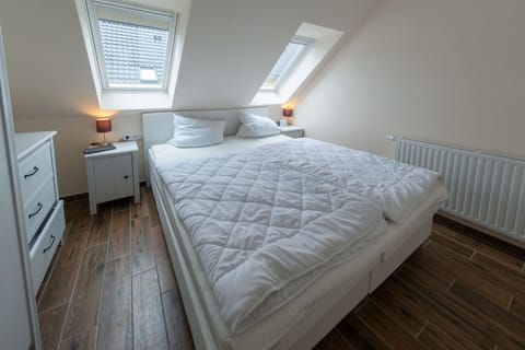 2 bedrooms, in-room safe, travel crib, free WiFi