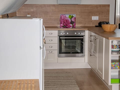 Fridge, oven, stovetop, highchair