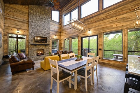 The dining table that seats 6!