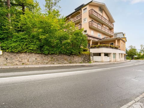 Residential Area, Town, Apartment, Home, Human Settlement, Suburb, Balcony, Condominium, Hotel