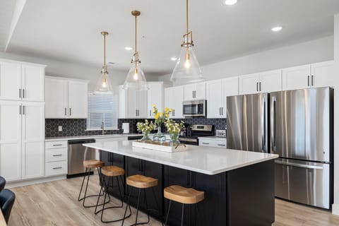Large Fully Stocked Kitchen