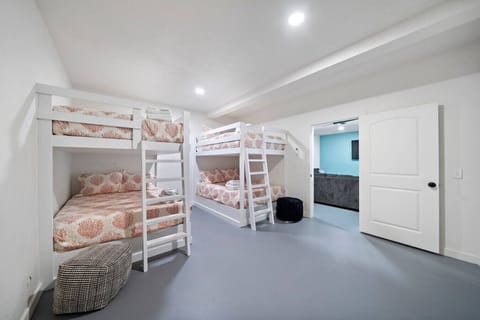 9 bedrooms, desk, iron/ironing board, travel crib